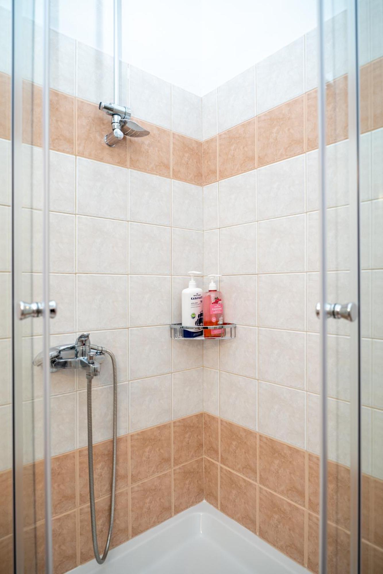 I & G Family Apartment Калампака Екстериор снимка